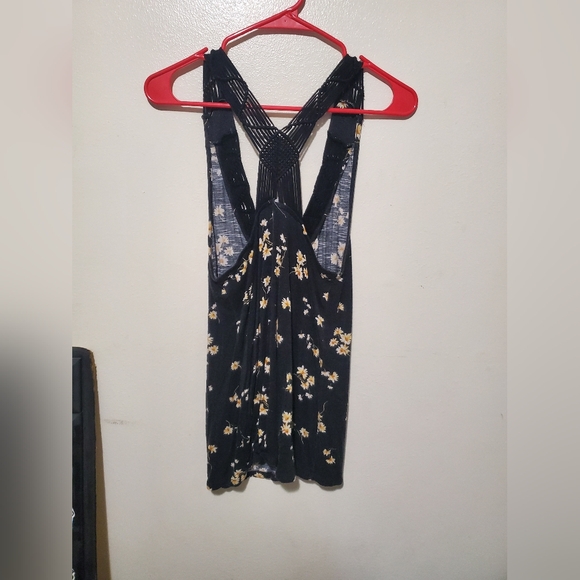 A Floral tank top - Picture 3 of 5